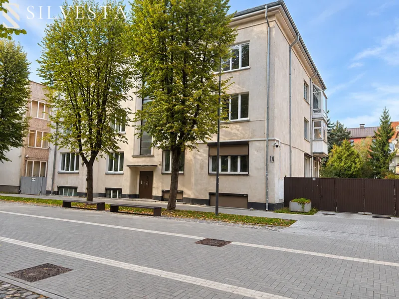 PARDUODAMAS IŠSKIRTINIS 4 KAMBARIŲ BUTAS GRIUNVALDO G. PAČIOJE MIESTO ŠIRDYJE